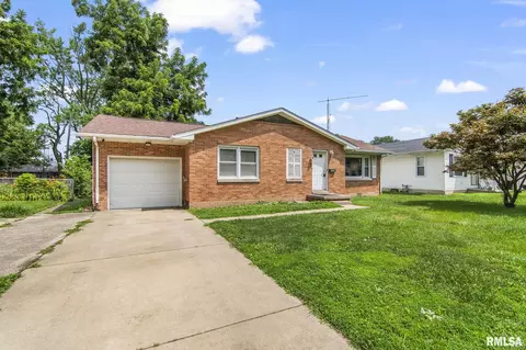 2013 E Adams St, Springfield, IL 62703 photo 2