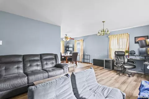 2013 E Adams St, Springfield, IL 62703 photo 6