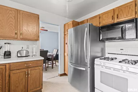 2013 E Adams St, Springfield, IL 62703 photo 12