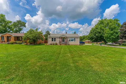 902 S Spring St, Mount Pulaski, IL 62548