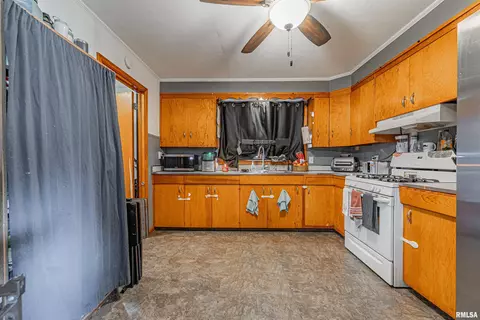 902 S Spring St, Mount Pulaski, IL 62548 photo 8