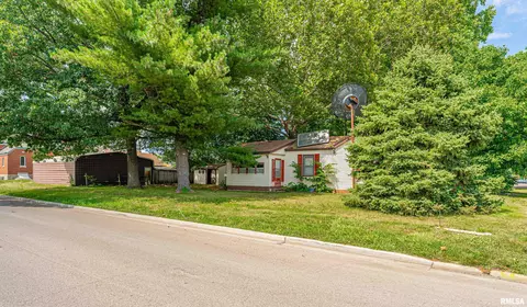 327 S Sangamon St, Lincoln, IL 62656