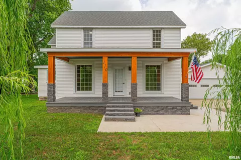 110 North St, Emden, IL 62635