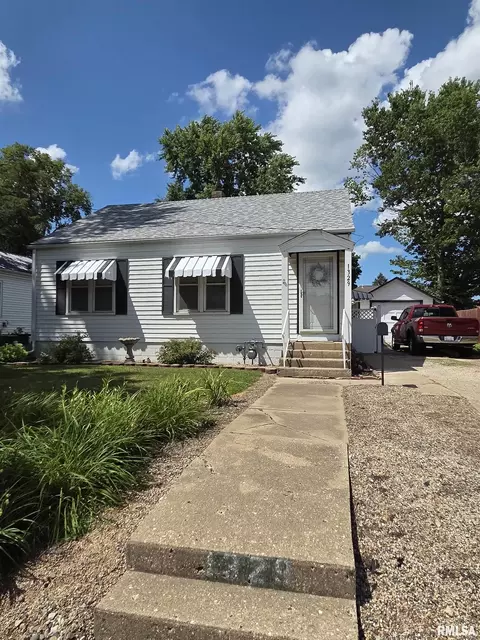 1329 W Main St, Galesburg, IL 61401
