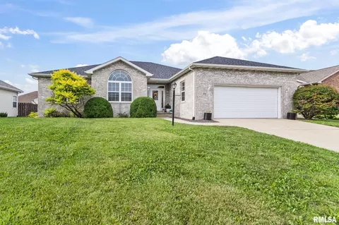 331 Newcombe Ln, Chatham, IL 62629