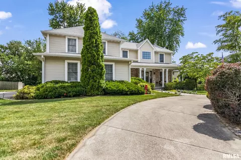 816 E Spruce St, Chatham, IL 62629