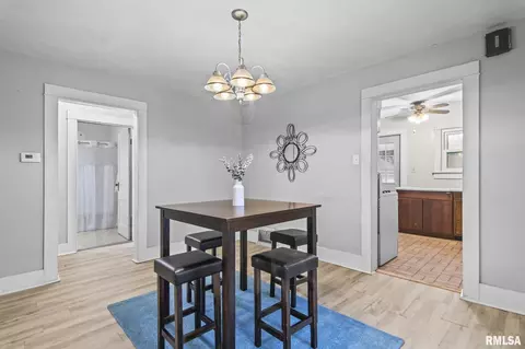 Dining - 2105 Pasfield St, Springfield, IL 62704 photo 1 of 3