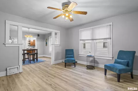 Living - 2105 Pasfield St, Springfield, IL 62704 photo 1 of 1