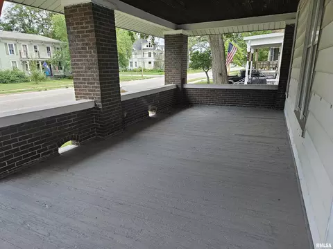 416 N Kickapoo St, Lincoln, IL 62656 photo 3