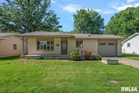 814 Virginia Ave, Taylorville, IL 62568