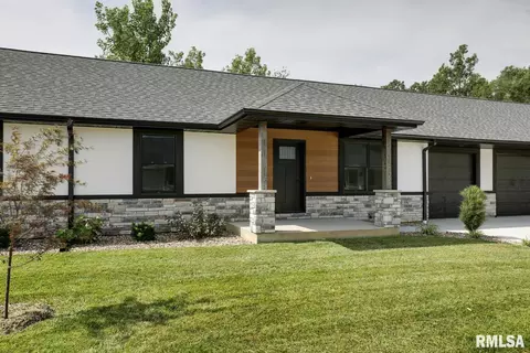 2805 N 23rd St, Quincy, IL 62305