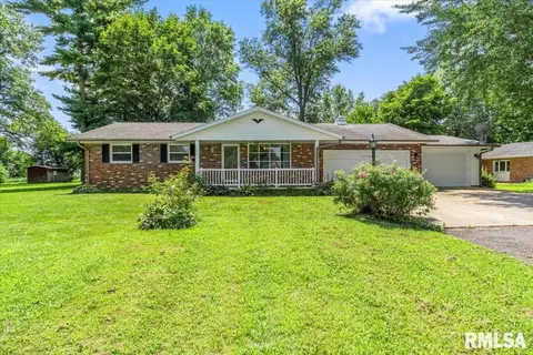 412 E Broadway St, Virginia, IL 62691
