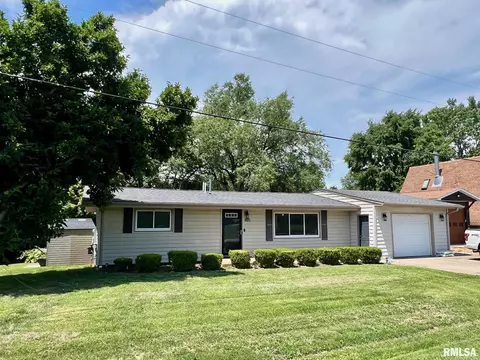 465 Juniper Dr, Petersburg, IL 62675