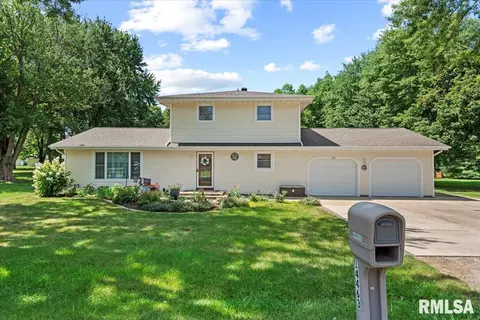 14463 Pioneer Dr, Athens, IL 62613