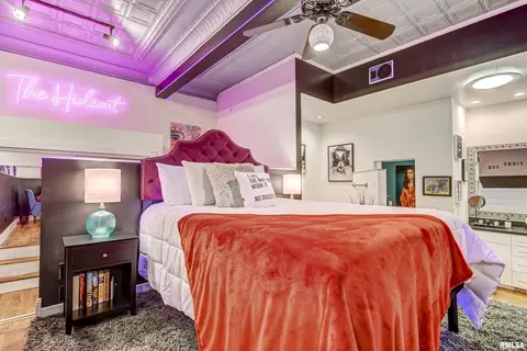 Bedroom - 815 W Washington St, Springfield, IL 62704 photo 6 of 16