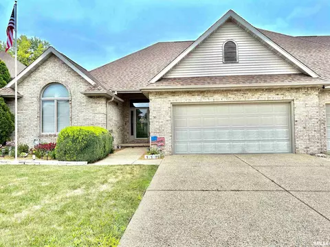 36 Applebee Farms Dr, Jacksonville, IL 62650
