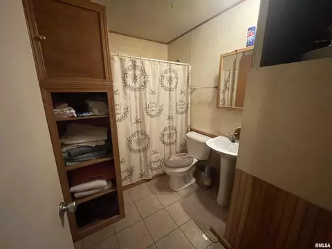 Bath - 3321 Buckner St, Springfield, IL 62703 photo 2 of 3