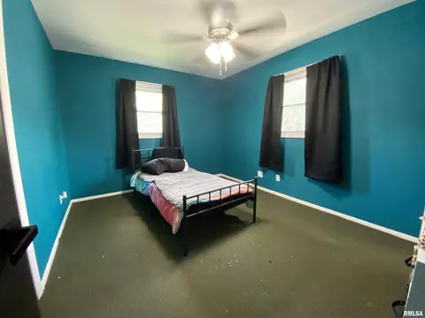 Bedroom - 2476 Arrowhead Dr, Springfield, IL 62702 photo 4 of 9