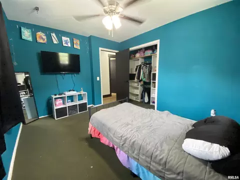 Bedroom - 2476 Arrowhead Dr, Springfield, IL 62702 photo 5 of 9