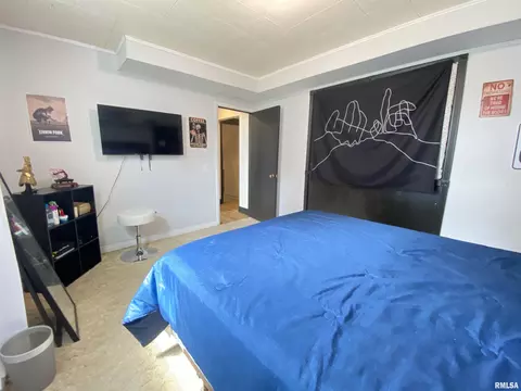 Bedroom - 2476 Arrowhead Dr, Springfield, IL 62702 photo 7 of 9