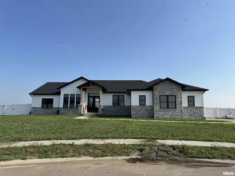 2012 High Pointe Dr, Chatham, IL 62629