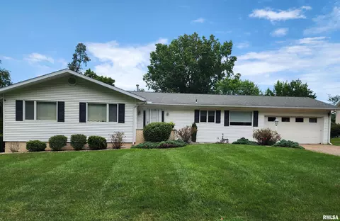2511 Lake Dr S, Quincy, IL 62305