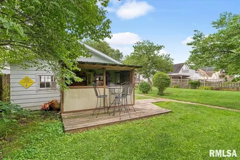 Exterior - 1031 N Osburn Ave, Springfield, IL 62702 photo 6 of 8