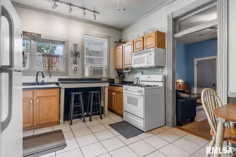 Kitchen - 1031 N Osburn Ave, Springfield, IL 62702 photo 1 of 2