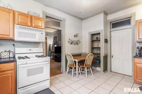 Entry Way - 1031 N Osburn Ave, Springfield, IL 62702 photo 1 of 1