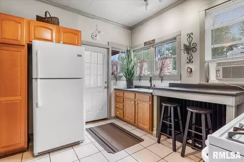 Kitchen - 1031 N Osburn Ave, Springfield, IL 62702 photo 2 of 2