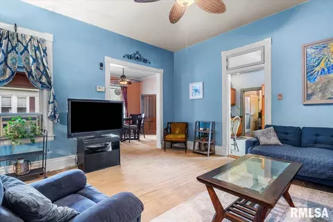 Living - 1031 N Osburn Ave, Springfield, IL 62702 photo 2 of 2