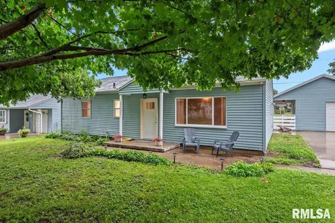 1028 N State St, Lincoln, IL 62656