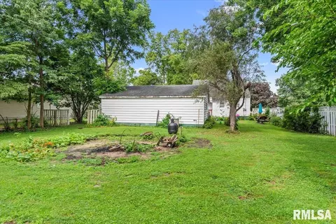 Exterior - 3348 S 2nd St, Springfield, IL 62703 photo 3 of 4
