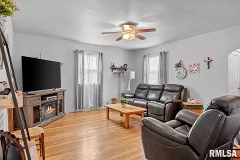 Living - 3348 S 2nd St, Springfield, IL 62703 photo 1 of 1