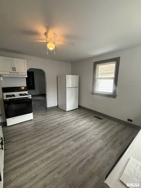 Kitchen - 1637 Melrose St, Springfield, IL 62703 photo 3 of 3
