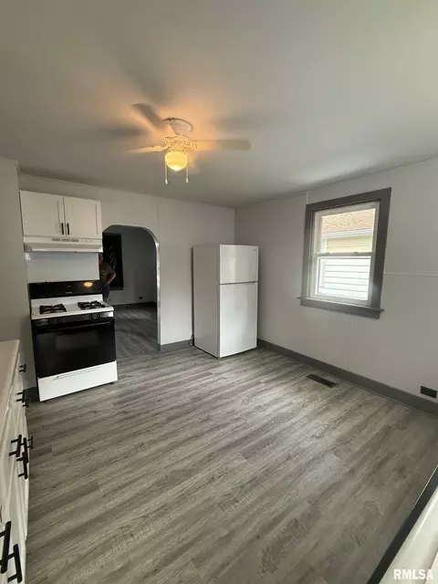 Kitchen - 1637 Melrose St, Springfield, IL 62703 photo 2 of 3