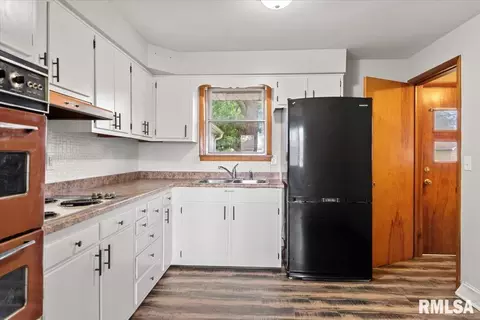 Kitchen - 2307 Eastview Dr, Springfield, IL 62702 photo 1 of 1