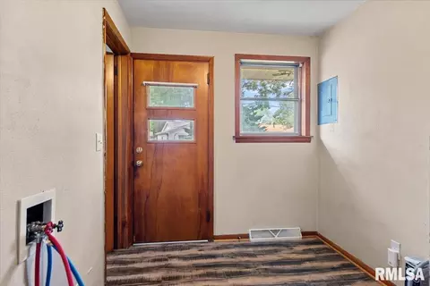 Entry Way - 2307 Eastview Dr, Springfield, IL 62702 photo 2 of 2