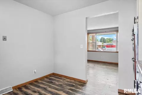 Entry Way - 2307 Eastview Dr, Springfield, IL 62702 photo 1 of 2