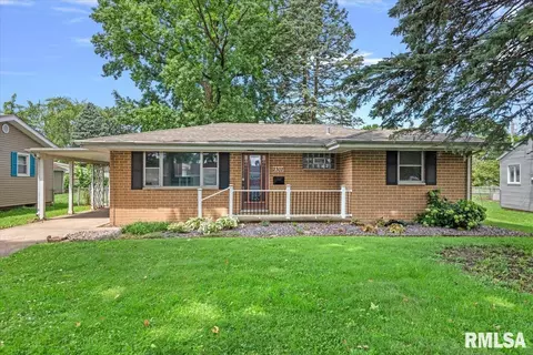 2307 Eastview Dr, Springfield, IL 62702