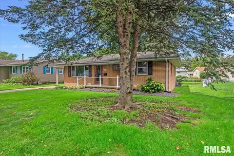 Exterior - 2307 Eastview Dr, Springfield, IL 62702 photo 1 of 4
