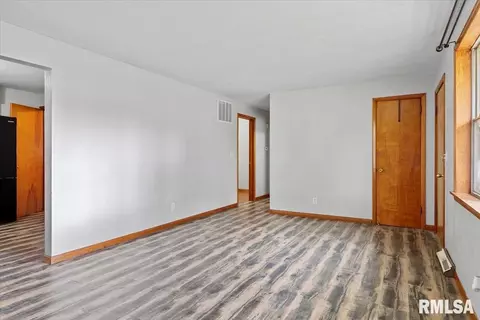 Living - 2307 Eastview Dr, Springfield, IL 62702 photo 3 of 3