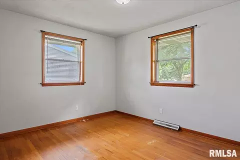 Bedroom - 2307 Eastview Dr, Springfield, IL 62702 photo 1 of 7