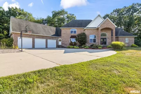 13599 Woodland Dr, Athens, IL 62613
