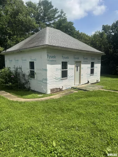 306 S Wood St, Athens, IL 62613