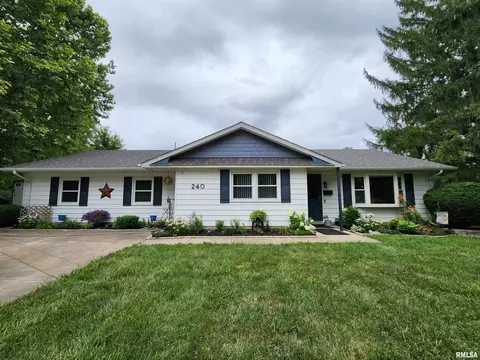 240 White Ave, Lincoln, IL 62656