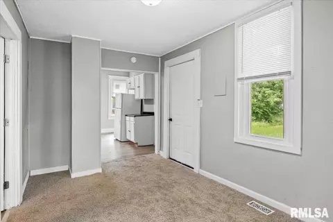 Entry Way - 2166 S 13th St, Springfield, IL 62703 photo 4 of 6
