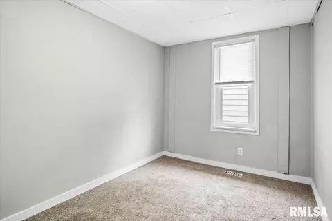 Bedroom - 2166 S 13th St, Springfield, IL 62703 photo 4 of 4