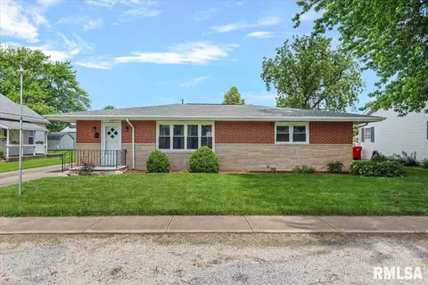 205 E 3rd St, Pleasant Plains, IL 62677
