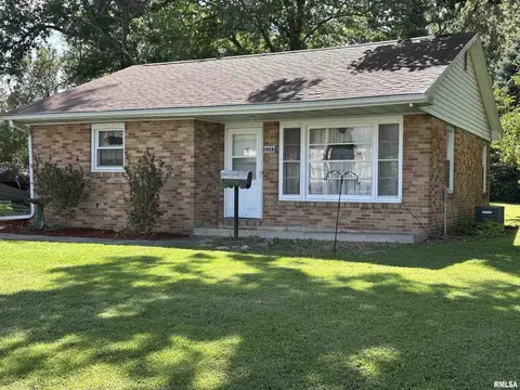 1147 Hardin Ave, Jacksonville, IL 62650